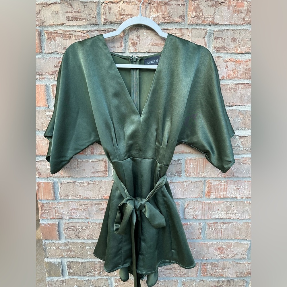 Kindle romper size small